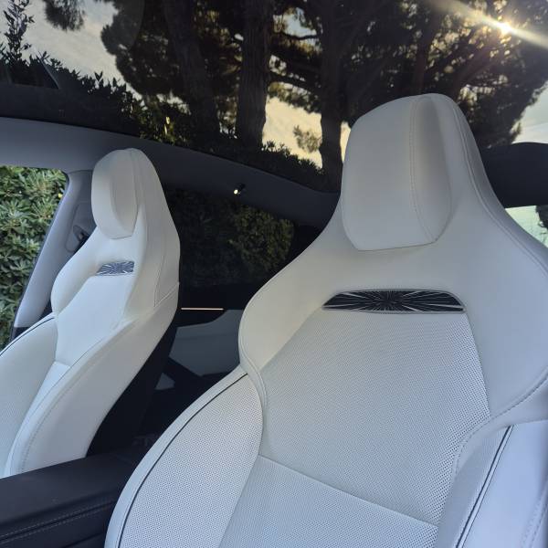 Transformation complète d’un Tesla Model Y Juniper 2025 avec un PPF coloré XPEL Heritage Grey inspiré du Gris Craie Porsche