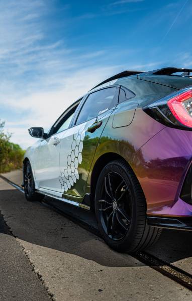 Réalisation d'un semi-covering avec dégradé de couleur effet Caméléon doté d'une extrême brillance sur Honda Civic à Lanester